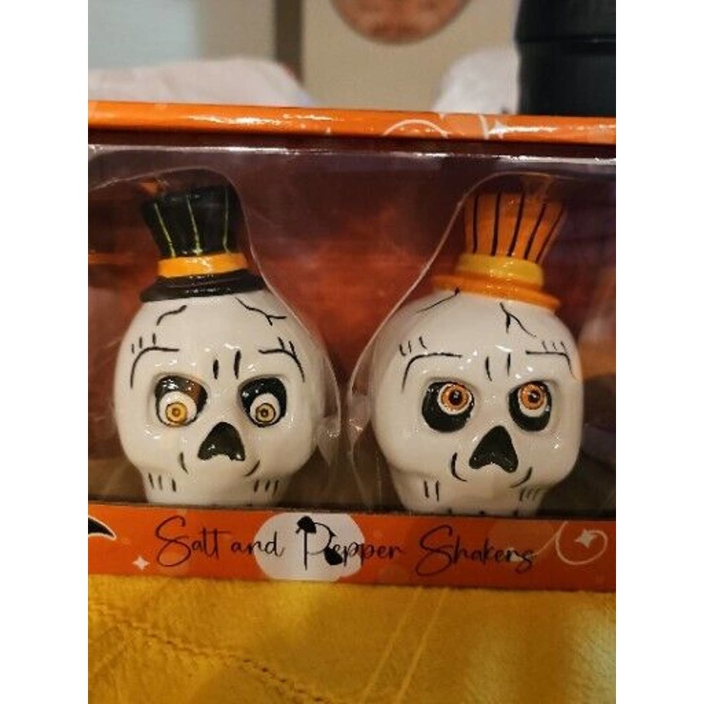Halloween Little Village Salt & Pepper Skull Shakers Orange Black Top Hat NEW